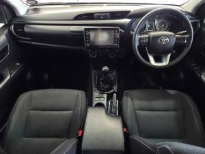 Toyota Hilux 2.4GD-6 double cab Raider manual - Image 6