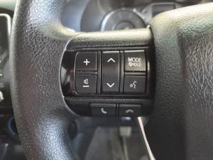 Toyota Hilux 2.4GD-6 double cab Raider manual - Image 9