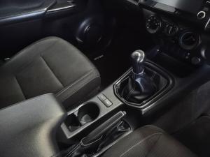 Toyota Hilux 2.4GD-6 double cab Raider manual - Image 12