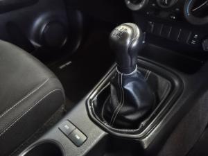 Toyota Hilux 2.4GD-6 double cab Raider manual - Image 13