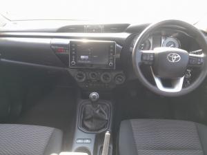 Toyota Hilux 2.4GD-6 double cab 4x4 Raider manual - Image 6