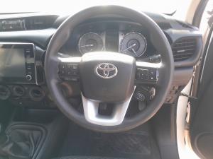 Toyota Hilux 2.4GD-6 double cab 4x4 Raider manual - Image 8