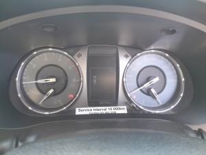 Toyota Hilux 2.4GD-6 double cab 4x4 Raider manual - Image 11