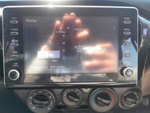 Toyota Hilux 2.4GD-6 double cab 4x4 Raider manual - Image 13