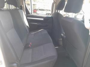 Toyota Hilux 2.4GD-6 double cab 4x4 Raider manual - Image 16