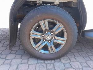 Toyota Hilux 2.4GD-6 double cab 4x4 Raider manual - Image 18