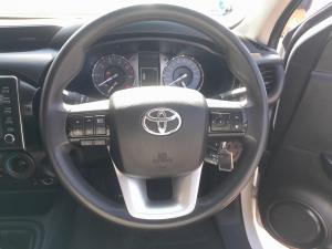 Toyota Hilux 2.4GD-6 double cab Raider manual - Image 8