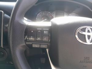 Toyota Hilux 2.4GD-6 double cab Raider manual - Image 9