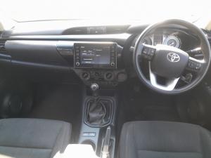 Toyota Hilux 2.4GD-6 double cab Raider manual - Image 6
