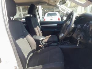 Toyota Hilux 2.4GD-6 double cab Raider manual - Image 15
