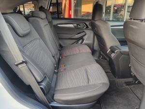 Isuzu mu-X 3.0TD LS 4x4 - Image 9