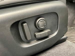 Land Rover Range Rover Velar D300 Dynamic SE - Image 16