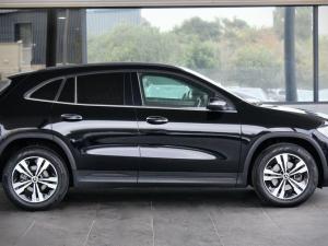 Mercedes-Benz GLA GLA200 - Image 3