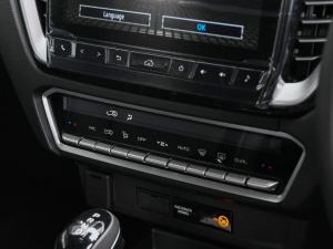 Isuzu D-Max 3.0TD double cab V-Cross - Image 11