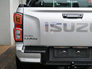 Isuzu D-Max 3.0TD double cab V-Cross - Image 20