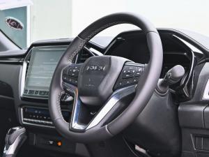 Isuzu D-Max 3.0TD double cab V-Cross - Image 8