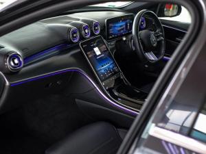 Mercedes-Benz C-Class C200 Avantgarde - Image 13