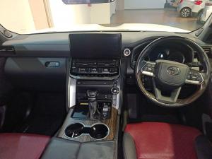 Toyota Land Cruiser 300 3.5T ZX - Image 6