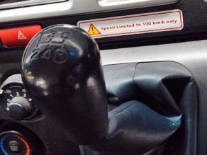 Toyota Hiace 2.5D-4D bus 14-seater GL - Image 9