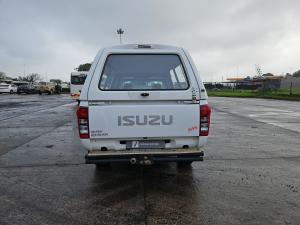 Isuzu D-Max 250 4x4 Hi-Ride - Image 5