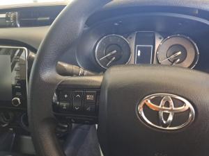 Toyota Hilux 2.4 GD-6 Raider 4X4 automaticD/C - Image 9