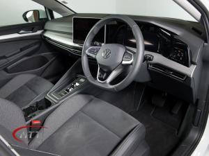 Volkswagen Golf 1.4 TSI Life + Tiptronic - Image 17