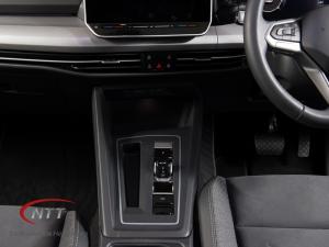 Volkswagen Golf 1.4 TSI Life + Tiptronic - Image 18