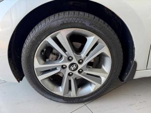 Hyundai Elantra 2.0 Elite automatic - Image 10