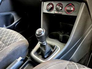 Volkswagen Polo Vivo hatch 1.6 Style - Image 15