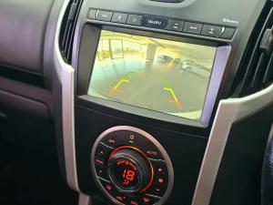 Isuzu D-Max 300 3.0TD double cab LX auto - Image 7