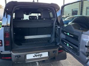 Land Rover Defender 90 D300 X-Dynamic SE - Image 13