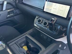 Land Rover Defender 90 D300 X-Dynamic SE - Image 15