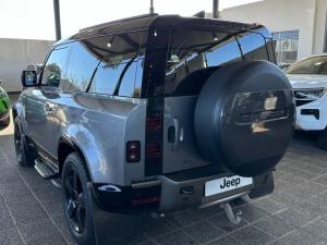 Land Rover Defender 90 D300 X-Dynamic SE - Image 6