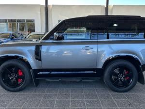 Land Rover Defender 90 D300 X-Dynamic SE - Image 8