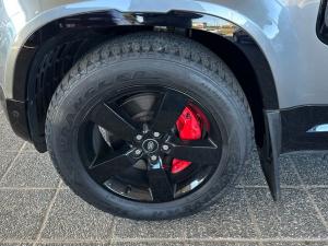 Land Rover Defender 90 D300 X-Dynamic SE - Image 9