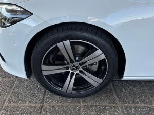 Mercedes-Benz C-Class C200 Avantgarde - Image 5