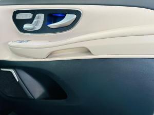 Mercedes-Benz V-Class V300d Exclusive - Image 12