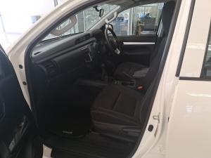 Toyota Hilux 2.4GD-6 double cab 4x4 Raider X manual - Image 7