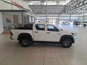 Toyota Hilux 2.4GD-6 double cab 4x4 Raider X manual - Image 3