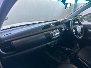 Toyota Hilux 2.0 single cab S (aircon) - Image 6