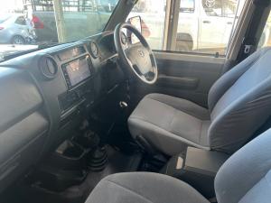 Toyota Land Cruiser 79 4.2D double cab - Image 7