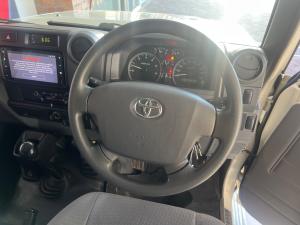 Toyota Land Cruiser 79 4.2D double cab - Image 8