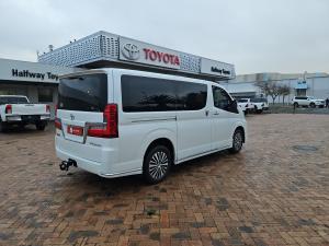 Toyota Quantum 2.8 LWB bus 6-seater VX Premium - Image 2
