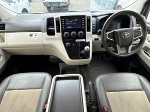 Toyota Quantum 2.8 SLWB bus 14-seater GL manual - Image 6