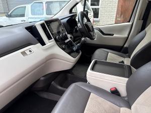 Toyota Quantum 2.8 SLWB bus 14-seater GL manual - Image 7