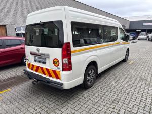 Toyota Quantum 2.8 SLWB bus 14-seater GL manual - Image 2