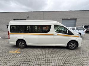 Toyota Quantum 2.8 SLWB bus 14-seater GL manual - Image 3