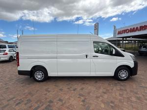Toyota Quantum 2.8 SLWB panel van - Image 3