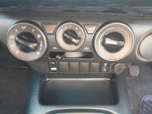Toyota Hilux 2.4GD-6 double cab Raider manual - Image 18