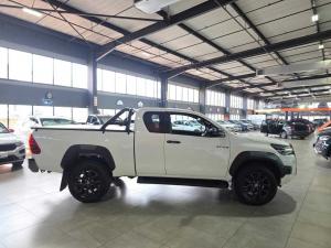Toyota Hilux 2.8 GD-6 RB Legend 4X4 automaticE/CAB - Image 4